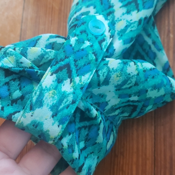 Zac & Rachel teal print blouse size small - Picture 9 of 10